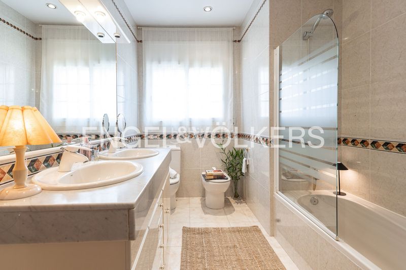 Foto c39258b0-6329-4776-a26f-16753edb9952. Casa amb calefacció aparcament piscina a Zona Alta Premià de Mar