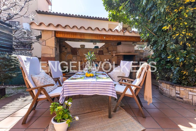 Foto c60dfab4-6bde-4d83-826c-3894daec7e42. Casa amb calefacció aparcament piscina a Zona Alta Premià de Mar