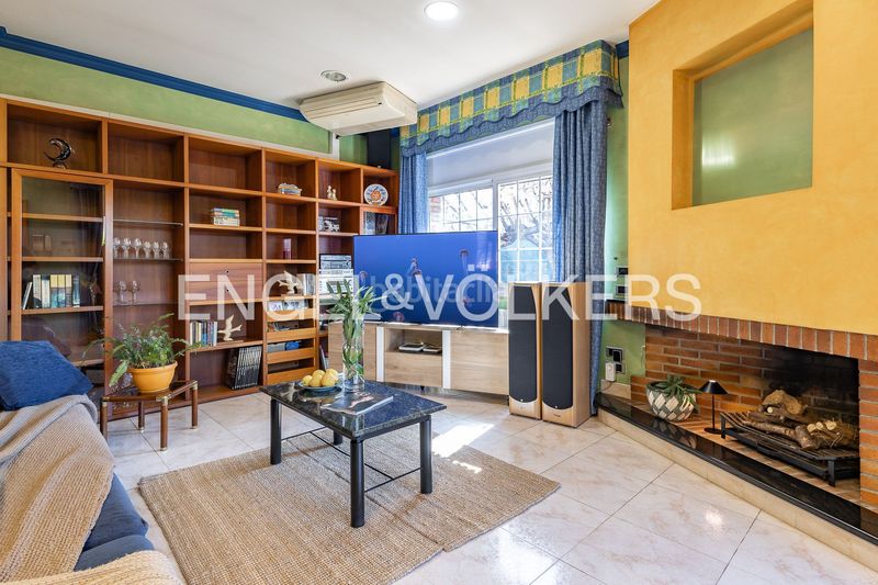 Foto d54fa169-27da-4ead-a854-affb0db24890. Casa amb calefacció aparcament piscina a Zona Alta Premià de Mar