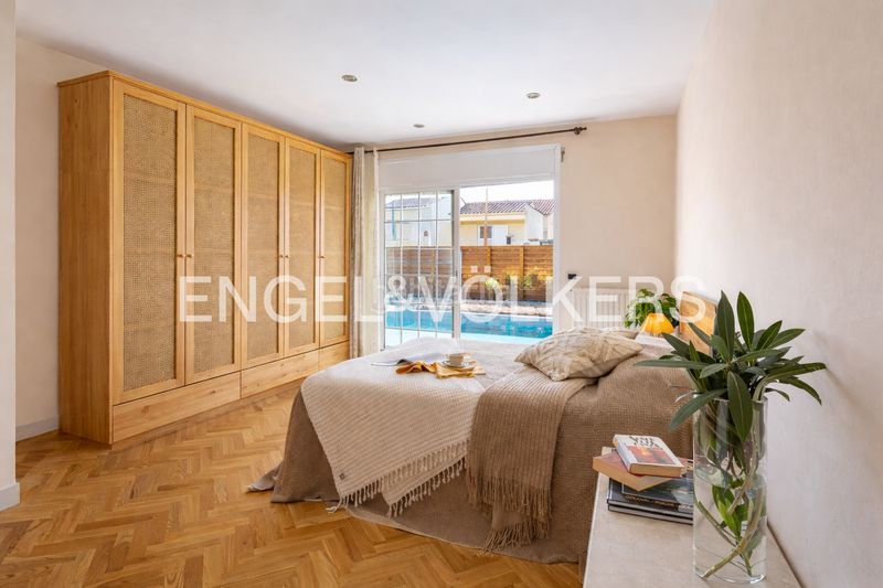 Foto eba8cc0b-9e50-46fb-af23-740779c1760e. Casa amb calefacció aparcament piscina a Zona Alta Premià de Mar