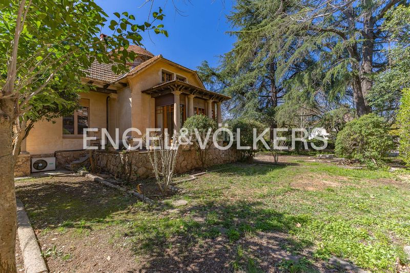 Foto 2a70a582-f8d0-4e25-9b31-f1f103af6857. Casa amb calefacció aparcament a Eixample Sant Cugat del Vallès