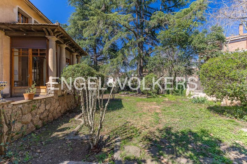 Foto 30ec8202-1593-4ab2-9e94-35bdeea41680. Casa amb calefacció aparcament a Eixample Sant Cugat del Vallès