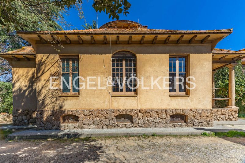 Foto a41a9199-225a-4c61-831b-88c24a381c64. Casa amb calefacció aparcament a Eixample Sant Cugat del Vallès