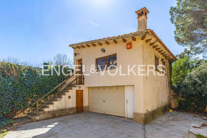 Foto bc71031f-ee2c-4513-8c1d-de34066dab58. Casa amb calefacció aparcament a Eixample Sant Cugat del Vallès