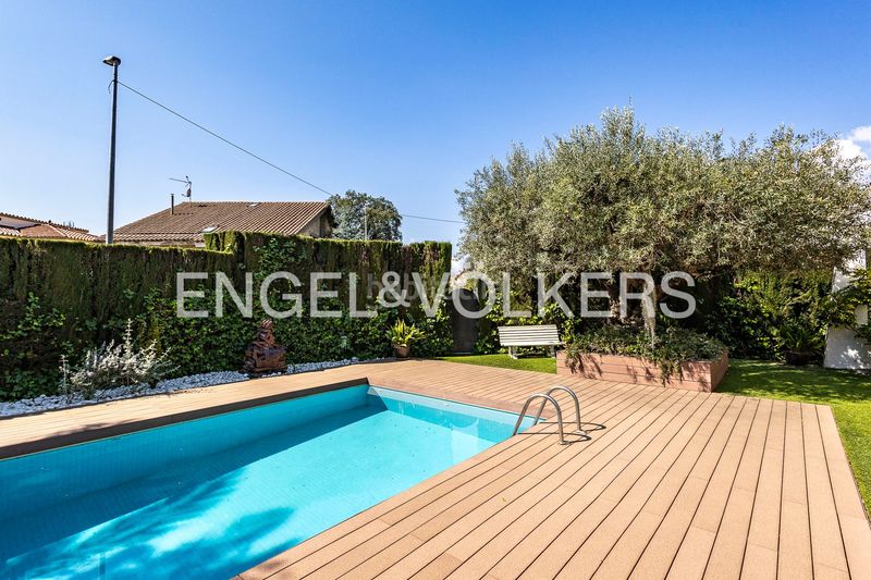 Foto 11fb796a-e92b-4b9f-9cd8-72812df74e00. Casa amb calefacció aparcament piscina a Abrera