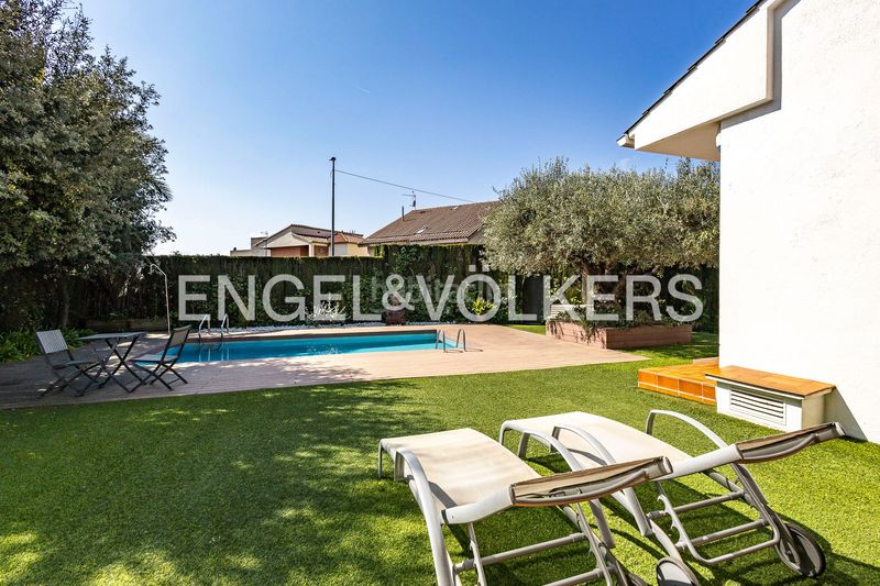 Foto 2656b802-de58-4cb4-bae6-4861efb80c2b. Casa amb calefacció aparcament piscina a Abrera