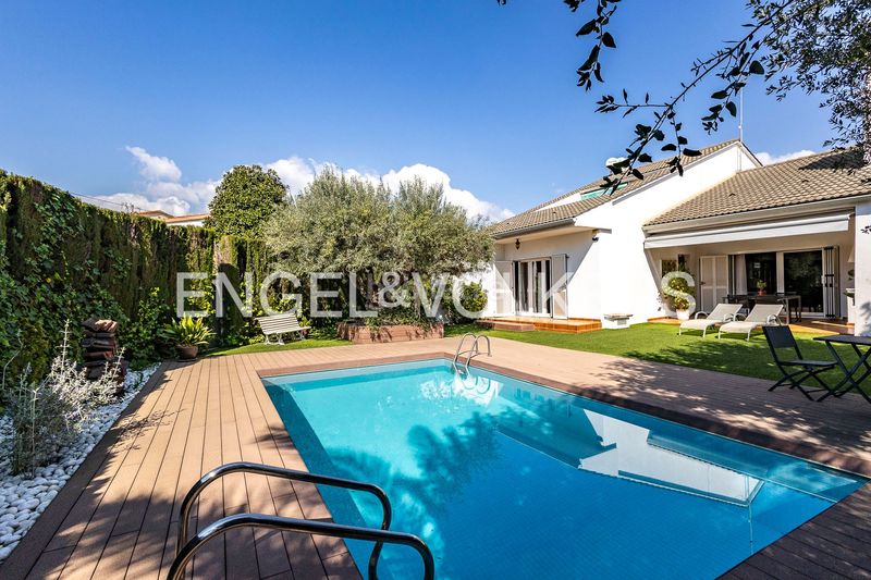 Foto 277f6e56-1146-4877-a990-7f508a05495c. Casa amb calefacció aparcament piscina a Abrera