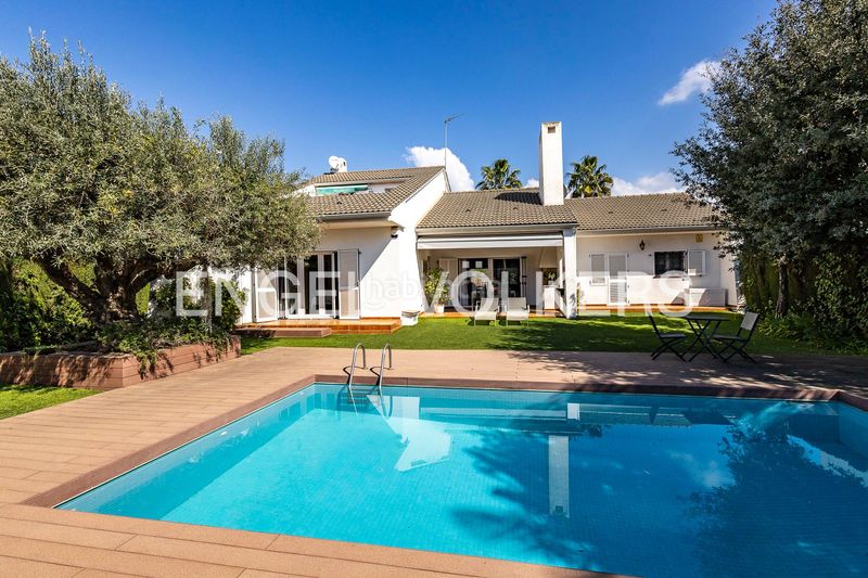 Foto 34f34b07-b749-4458-869d-e57c4d300109. Casa amb calefacció aparcament piscina a Abrera