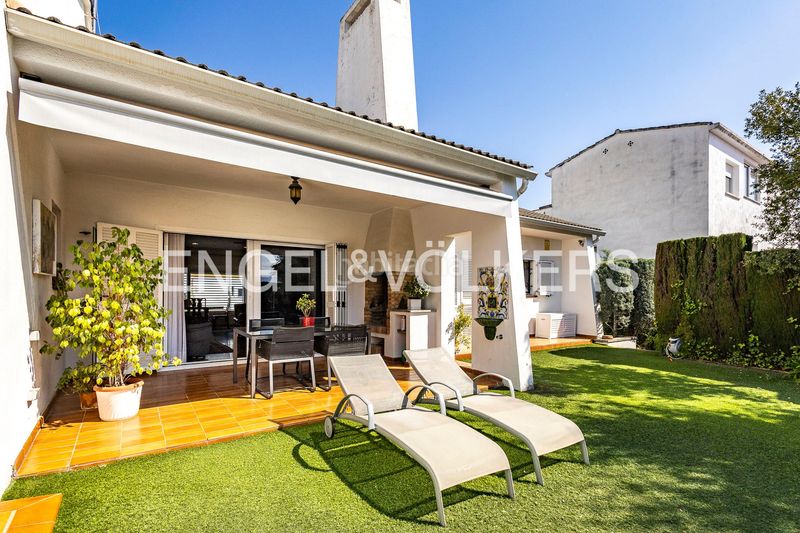 Foto c84b6ee1-055a-44f2-a4c3-286b78c27fc1. Casa amb calefacció aparcament piscina a Abrera