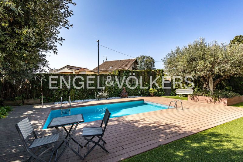 Foto d111b287-6f2d-4602-8bc2-99bc03796737. Casa amb calefacció aparcament piscina a Abrera