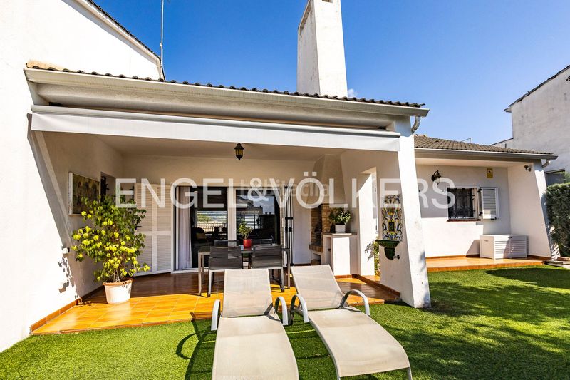 Foto f36d190b-80ed-44d9-875c-301ad67d7021. Casa amb calefacció aparcament piscina a Abrera