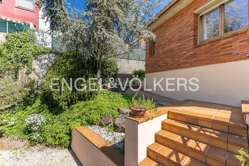 Foto b22d81e8-7a6d-4308-b590-a9b6d63ad487. Casa amb calefacció aparcament a Font Verda Granollers
