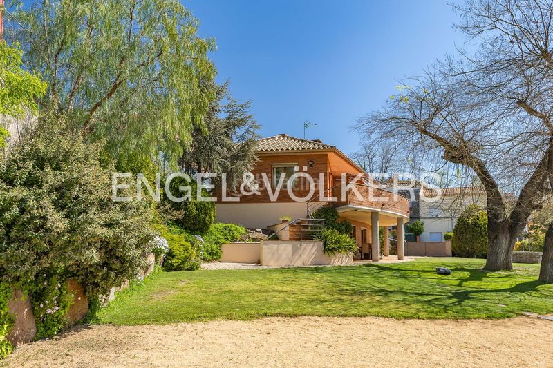 Foto ba95d428-2c4f-4154-b115-f6b11d849c63. Casa amb calefacció aparcament a Font Verda Granollers