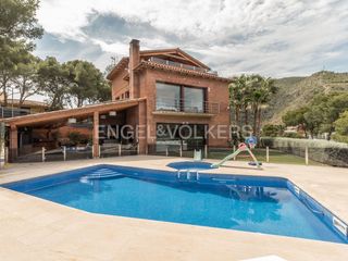 Rent House in Bellamar. Impresionante casa con vistas al mar julio y agosto 2026