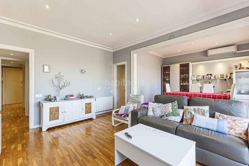 Foto 2c8035b1-4fb1-43f9-bb5d-b0e1109836ad. Àtic amb calefacció a Baix Guinardó Barcelona