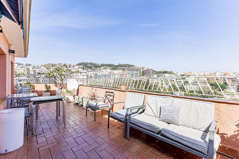 Foto 47cb62c1-e7ea-462d-96f5-690289bd53f2. Àtic amb calefacció a Baix Guinardó Barcelona