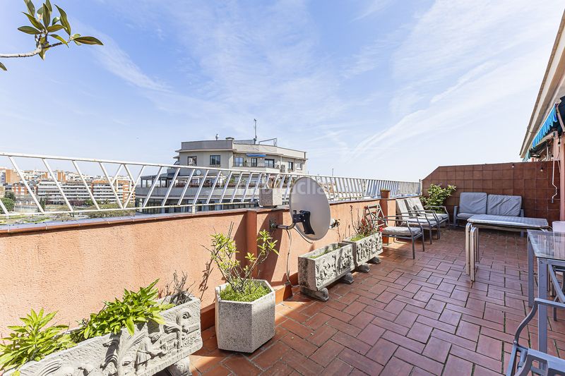 Foto 6c1aae4a-3ef3-48cd-ba41-96aa3a2f45ef. Àtic amb calefacció a Baix Guinardó Barcelona