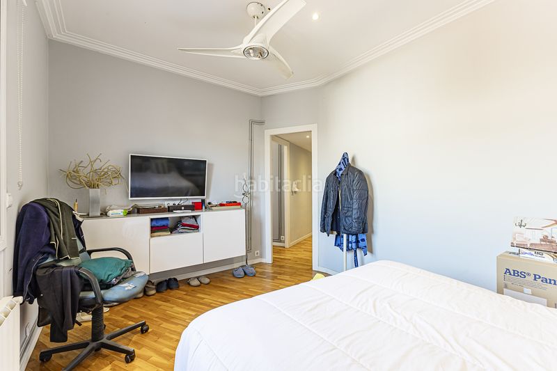 Foto da43f917-9a4d-40e9-8c8a-c61a9b7eef16. Àtic amb calefacció a Baix Guinardó Barcelona