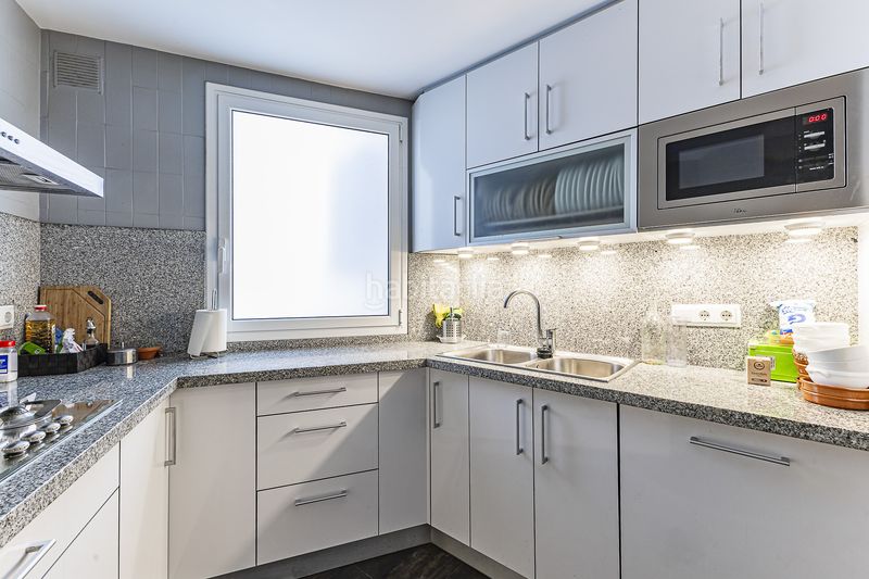 Foto e83434fd-2295-4955-84fd-cfcdff7fe55b. Àtic amb calefacció a Baix Guinardó Barcelona