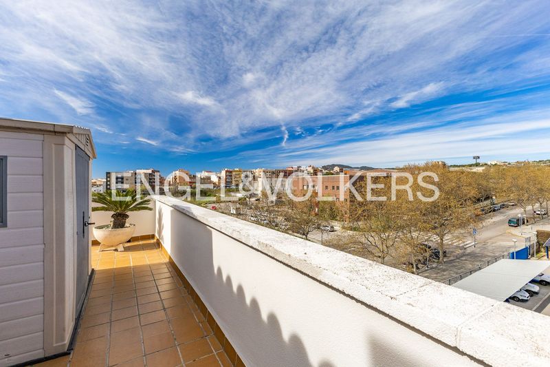 Foto 19360e8c-0e26-486b-937d-53ec315735a3. Àtic amb calefacció aparcament a Camí de la Serra Mataró