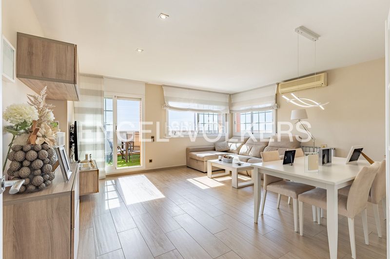 Foto 6857fc06-3625-4c9a-bbac-68fe66ddc876. Àtic amb calefacció aparcament a Camí de la Serra Mataró