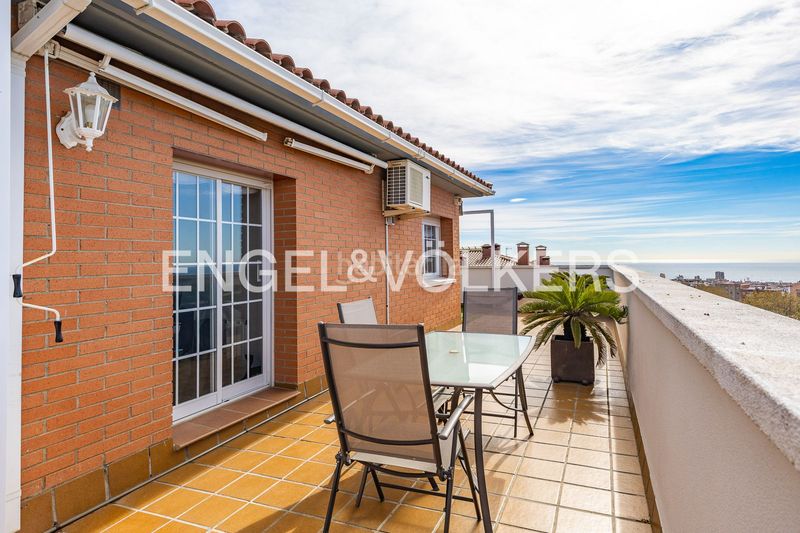 Foto 72567efa-fe0a-4201-bbaa-b8ba90d8e93b. Àtic amb calefacció aparcament a Camí de la Serra Mataró