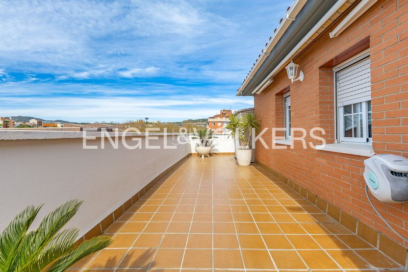 Foto c79fc5a8-a5b7-4545-ad2b-615c247f5d0b. Àtic amb calefacció aparcament a Camí de la Serra Mataró