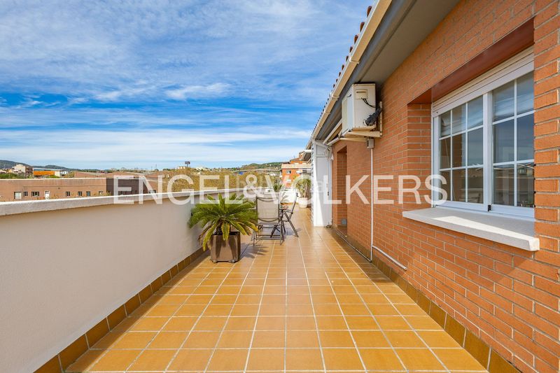 Foto e5e048a6-e4f4-43eb-a798-37d314098b27. Àtic amb calefacció aparcament a Camí de la Serra Mataró