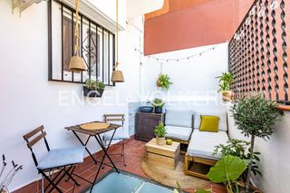 Pis a El Parc i la Llacuna del Poblenou. Encantador piso con terraza a 9 minutos del mar en poblenou