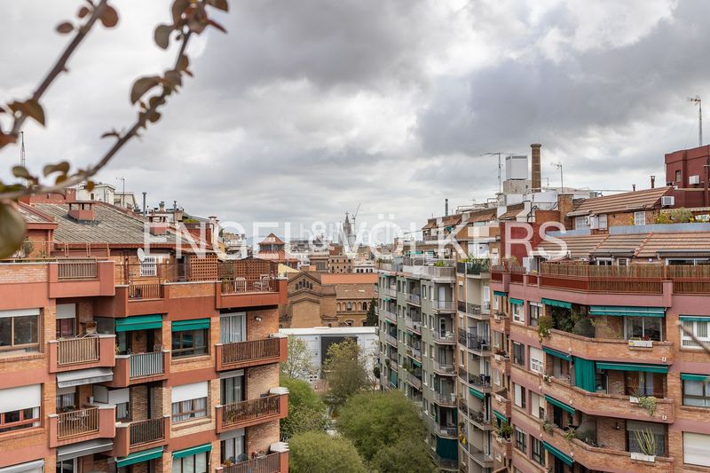 Ático luminoso con terraza a pocos minutos de francesc macià en Barcelona - Imagen 17