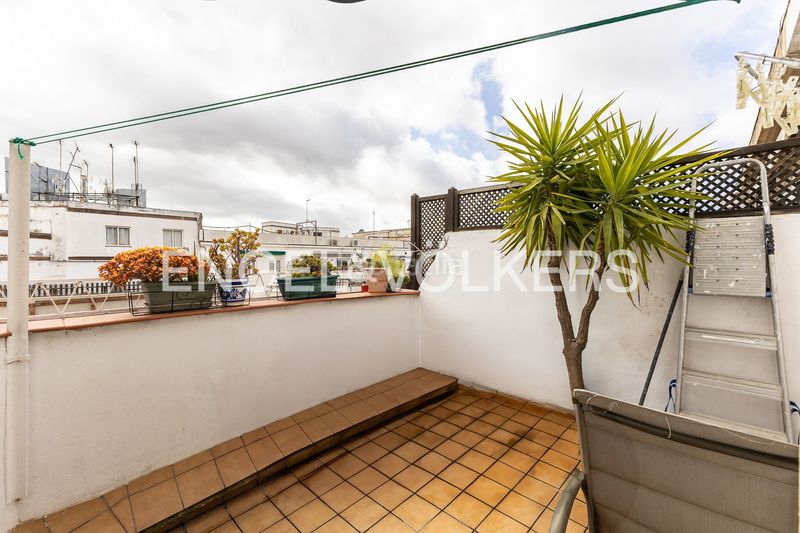 Ático luminoso con terraza a pocos minutos de francesc macià en Barcelona - Imagen 4