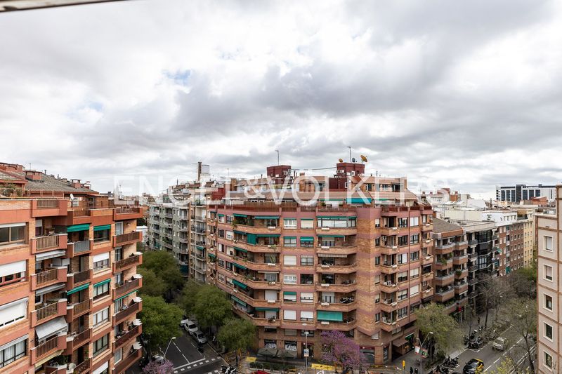 Ático luminoso con terraza a pocos minutos de francesc macià en Barcelona - Imagen 25