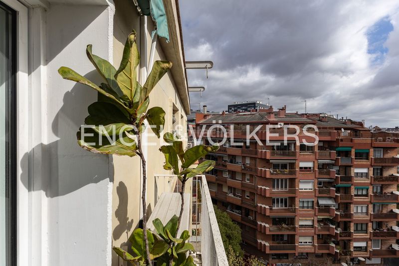 Ático luminoso con terraza a pocos minutos de francesc macià en Barcelona - Imagen 9