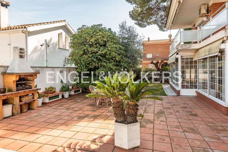 Foto 0755aeb1-948e-40a9-8096-16ad7f9b547d. Casa amb calefacció aparcament piscina a Montmar Castelldefels