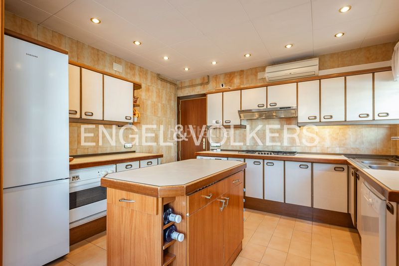 Foto 144319e2-5e72-4ffd-bceb-bac88aad7bd7. Casa amb calefacció aparcament piscina a Montmar Castelldefels