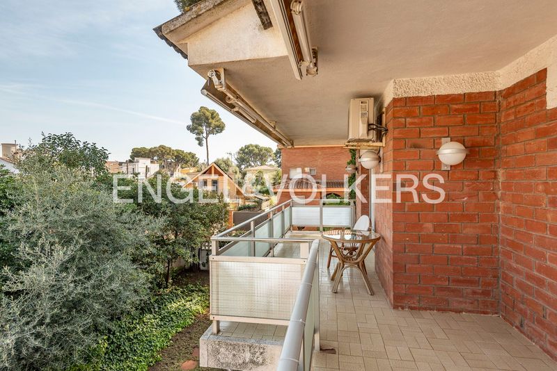 Foto 1c653ae1-4890-4c31-85a2-600c20abe2d5. Casa amb calefacció aparcament piscina a Montmar Castelldefels