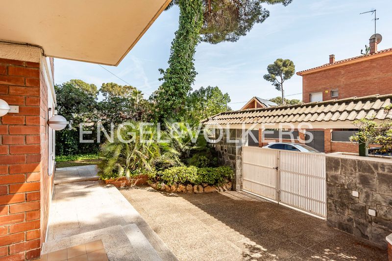 Foto 800740ad-841d-46e3-a544-33fd28fe81ba. Casa amb calefacció aparcament piscina a Montmar Castelldefels