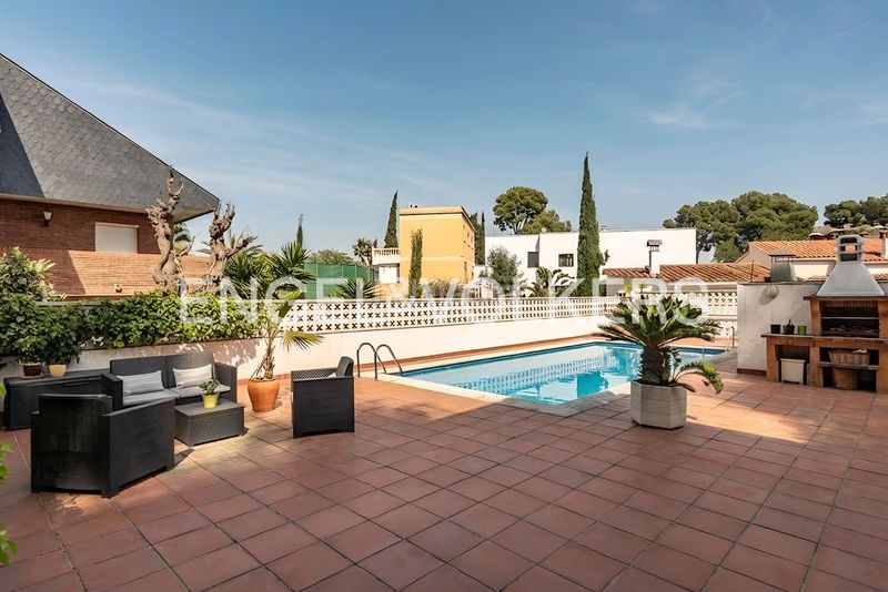 Foto 9cf528b5-5990-4d54-a765-c3b5c7f38e27. Casa amb calefacció aparcament piscina a Montmar Castelldefels
