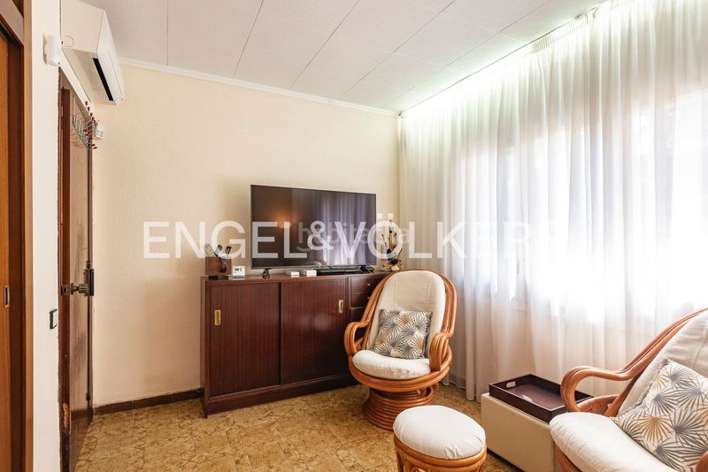 Foto a3ca9c31-b9a2-4008-b33c-2d85027a03c3. Casa amb calefacció aparcament piscina a Montmar Castelldefels