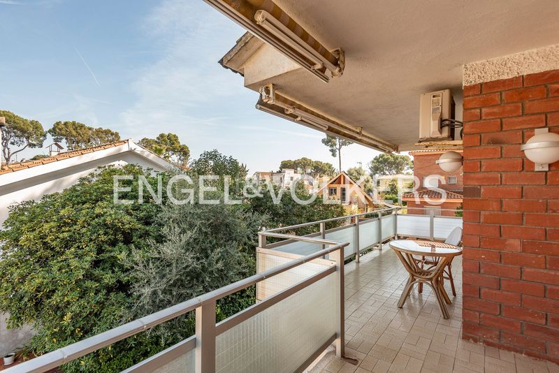 Foto b79dc973-fe55-4a8f-8942-b2f02da7593e. Casa amb calefacció aparcament piscina a Montmar Castelldefels