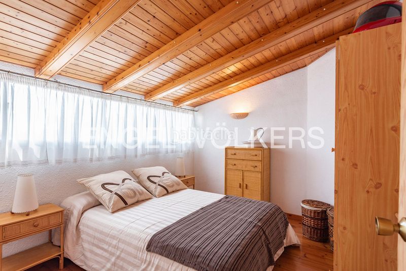 Foto cc23da43-fc3a-42d1-aad6-50dd8adcf26e. Casa amb calefacció aparcament piscina a Montmar Castelldefels