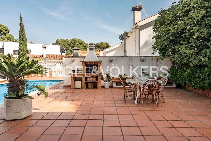 Foto d04607a0-6714-4865-be75-30f765a0998a. Casa amb calefacció aparcament piscina a Montmar Castelldefels