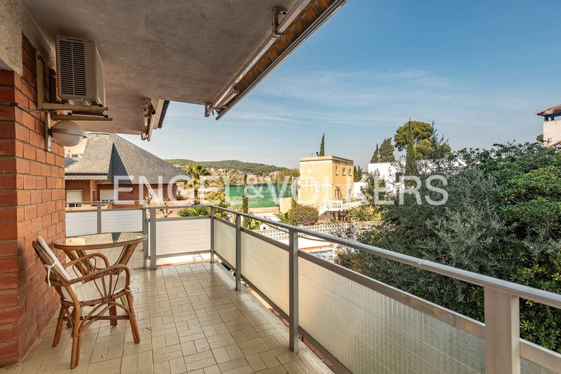 Foto f8b9f816-3939-447b-a41e-1c8dcd95ee7b. Casa amb calefacció aparcament piscina a Montmar Castelldefels