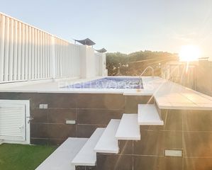 Affitto Attico in La Pineda. Atico con piscina privada