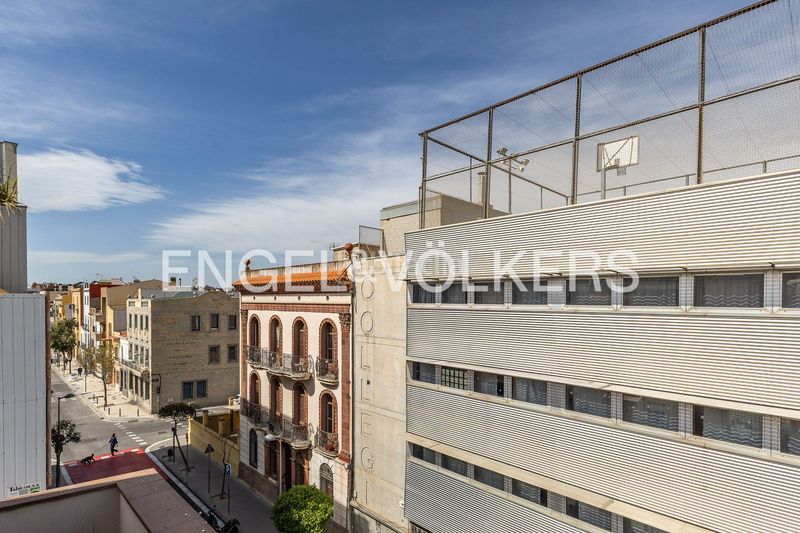 Foto 9a523cf3-d72b-4439-aad9-eb370a446fee. Casa amb calefacció aparcament a Centre Badalona