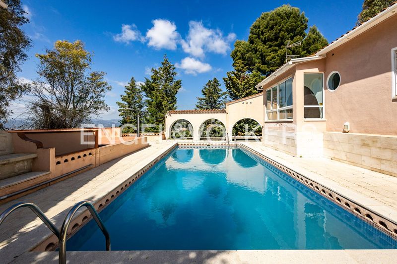 Foto 160c03a9-7a57-40b4-8d44-79d588f455f0. Casa amb calefacció aparcament piscina a La Miranda-Can Candeler Sant Just Desvern