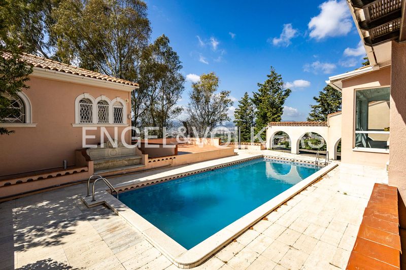 Foto abd8b672-0d37-45f5-946e-15afae856235. Casa amb calefacció aparcament piscina a La Miranda-Can Candeler Sant Just Desvern