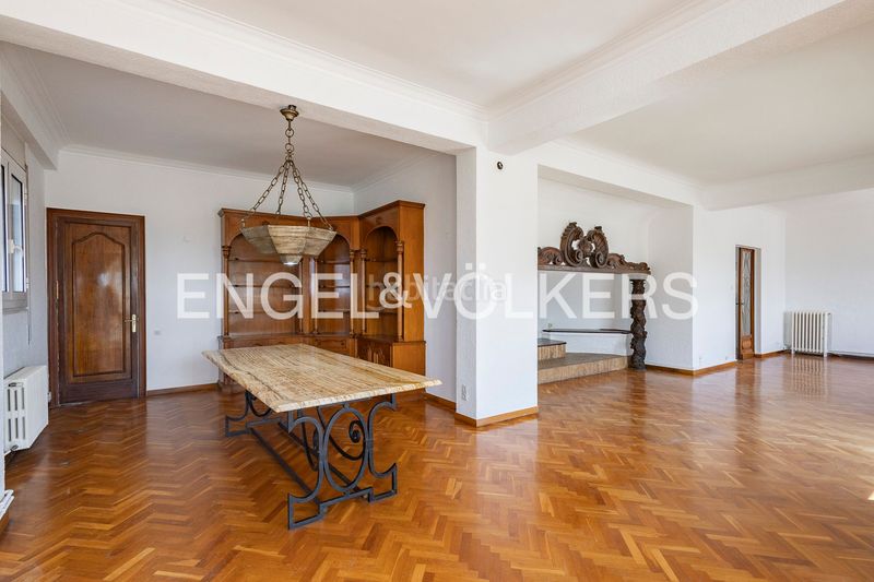 Foto ce1de2e7-1ea1-4131-a8a8-47799fe25b21. Casa amb calefacció aparcament piscina a La Miranda-Can Candeler Sant Just Desvern