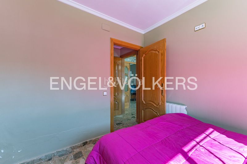 Foto 4551a408-7792-462e-bc4d-65180211e1e0. Casa amb calefacció aparcament piscina a Can Parellada Terrassa