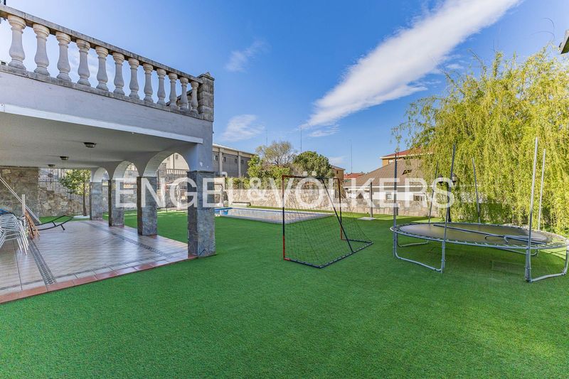 Foto 520bb643-3355-4d24-8fa4-0a7af5aa8a9b. Casa amb calefacció aparcament piscina a Can Parellada Terrassa